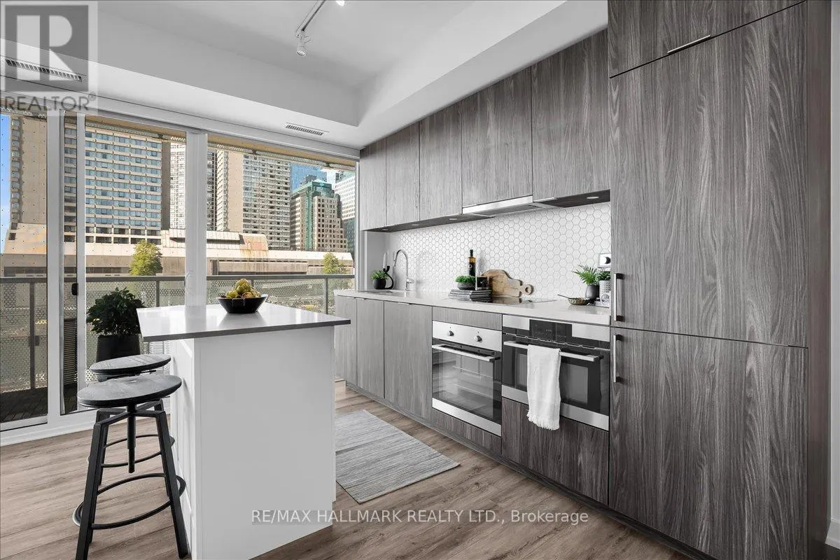 311 - 15 QUEENS QUAY E