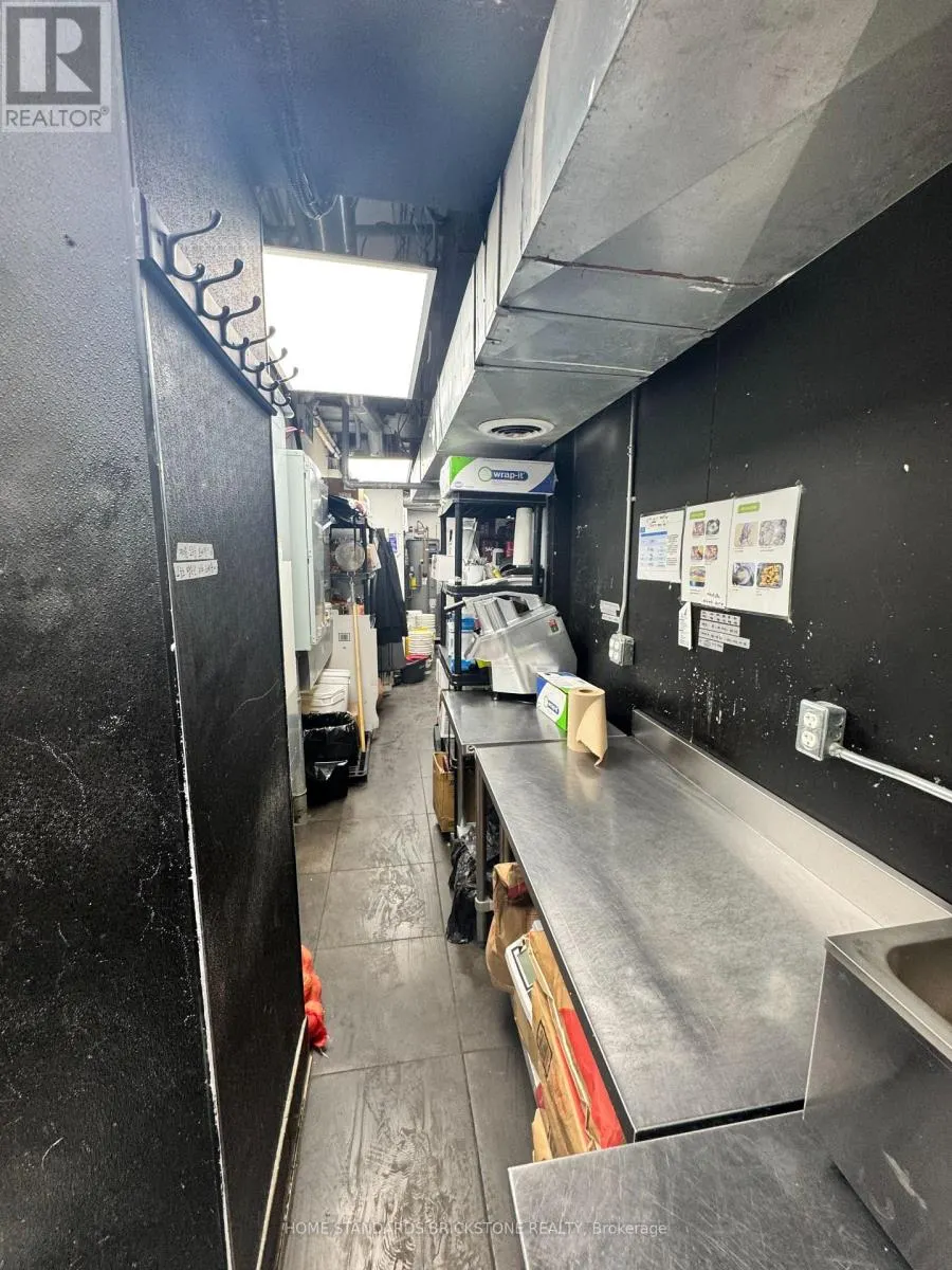 100 - 66 GERRARD STREET E