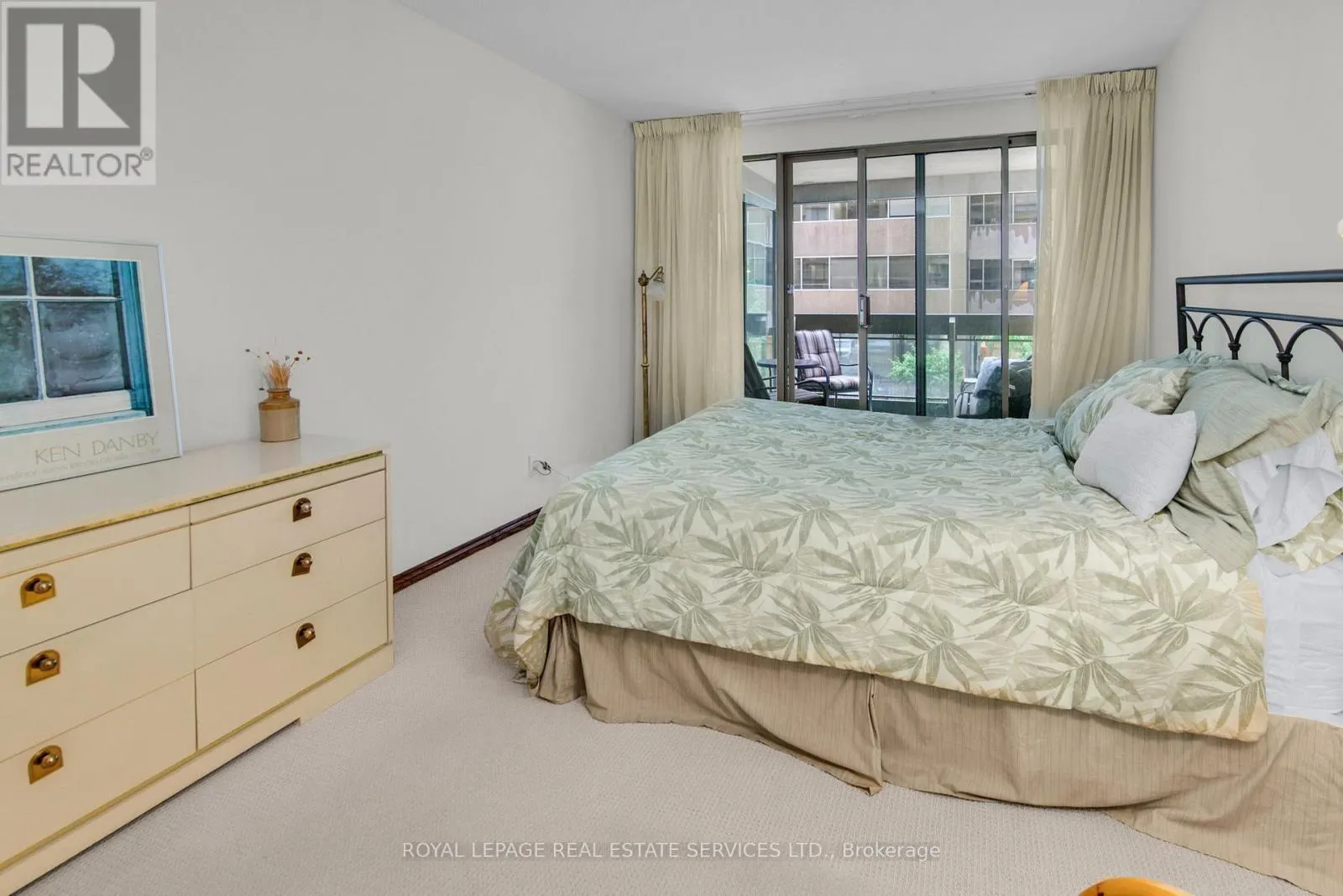 205 - 61 ST CLAIR AVENUE W