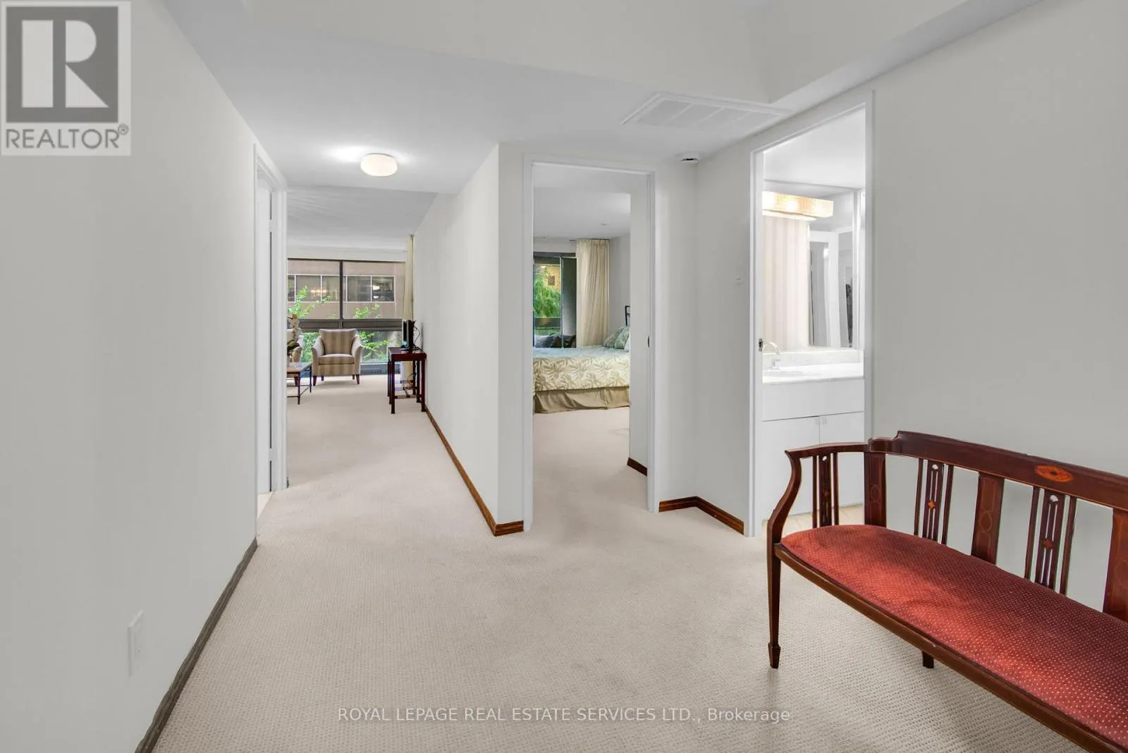 205 - 61 ST CLAIR AVENUE W