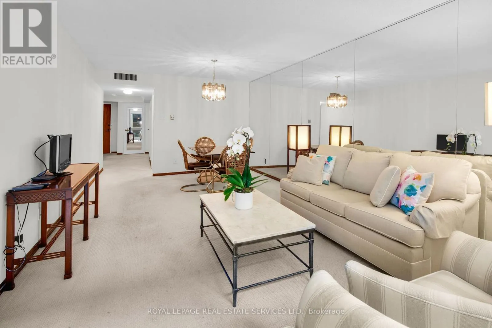 205 - 61 ST CLAIR AVENUE W