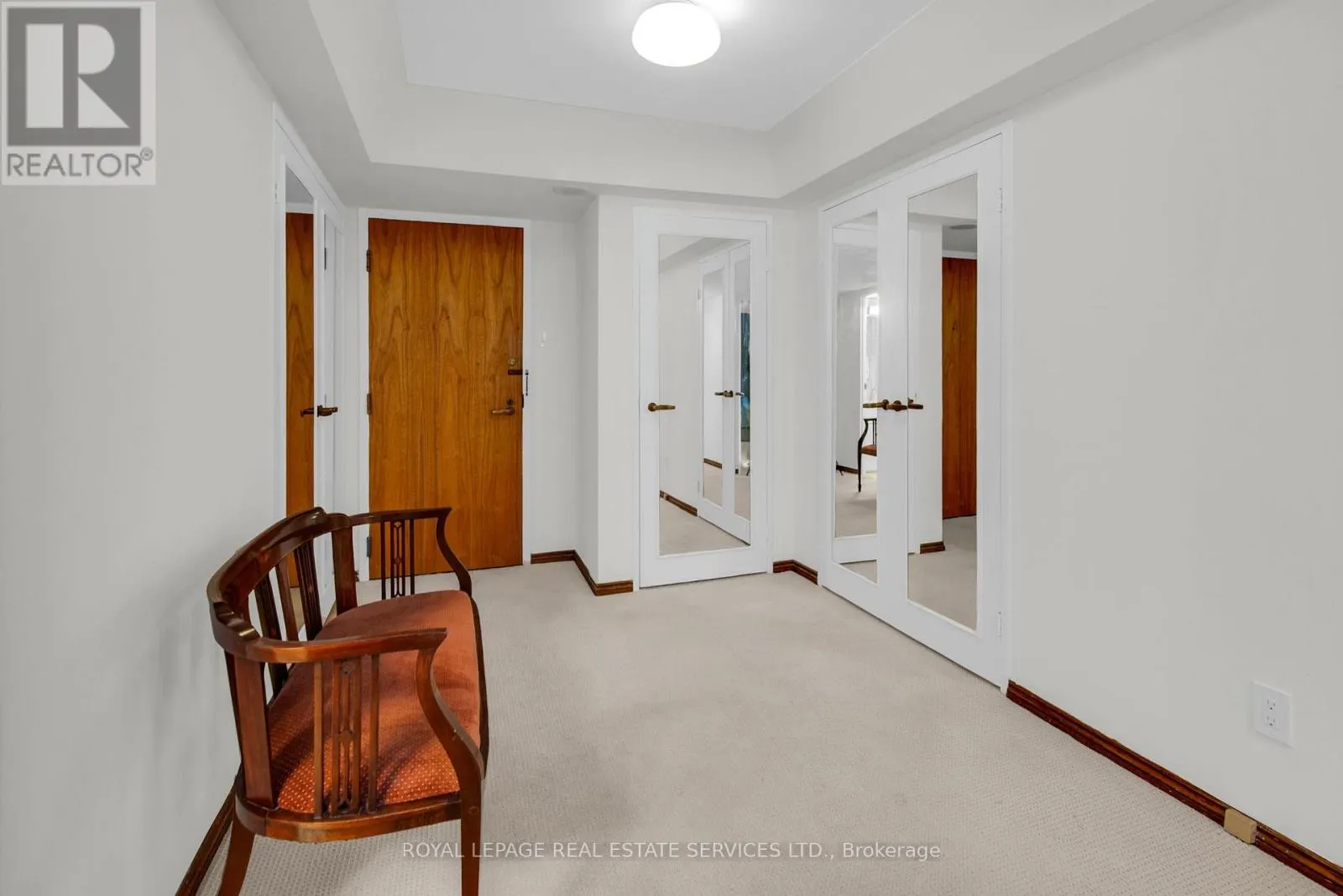205 - 61 ST CLAIR AVENUE W