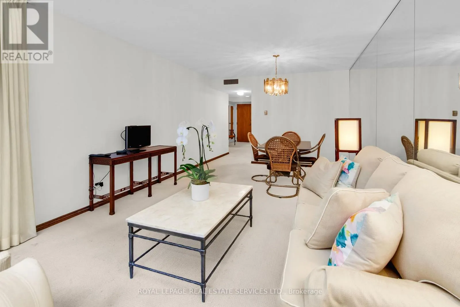 205 - 61 ST CLAIR AVENUE W