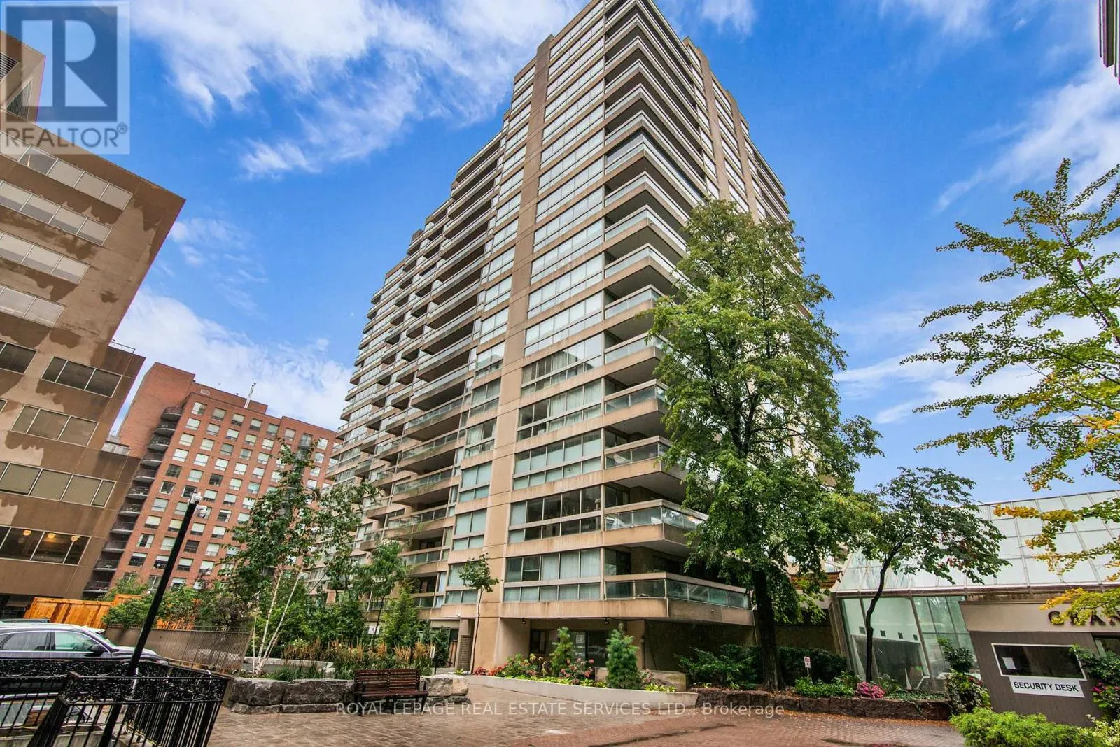 205 - 61 ST CLAIR AVENUE W