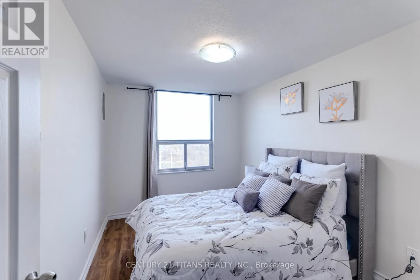 1510 - 5 SHADY GOLFWAY
