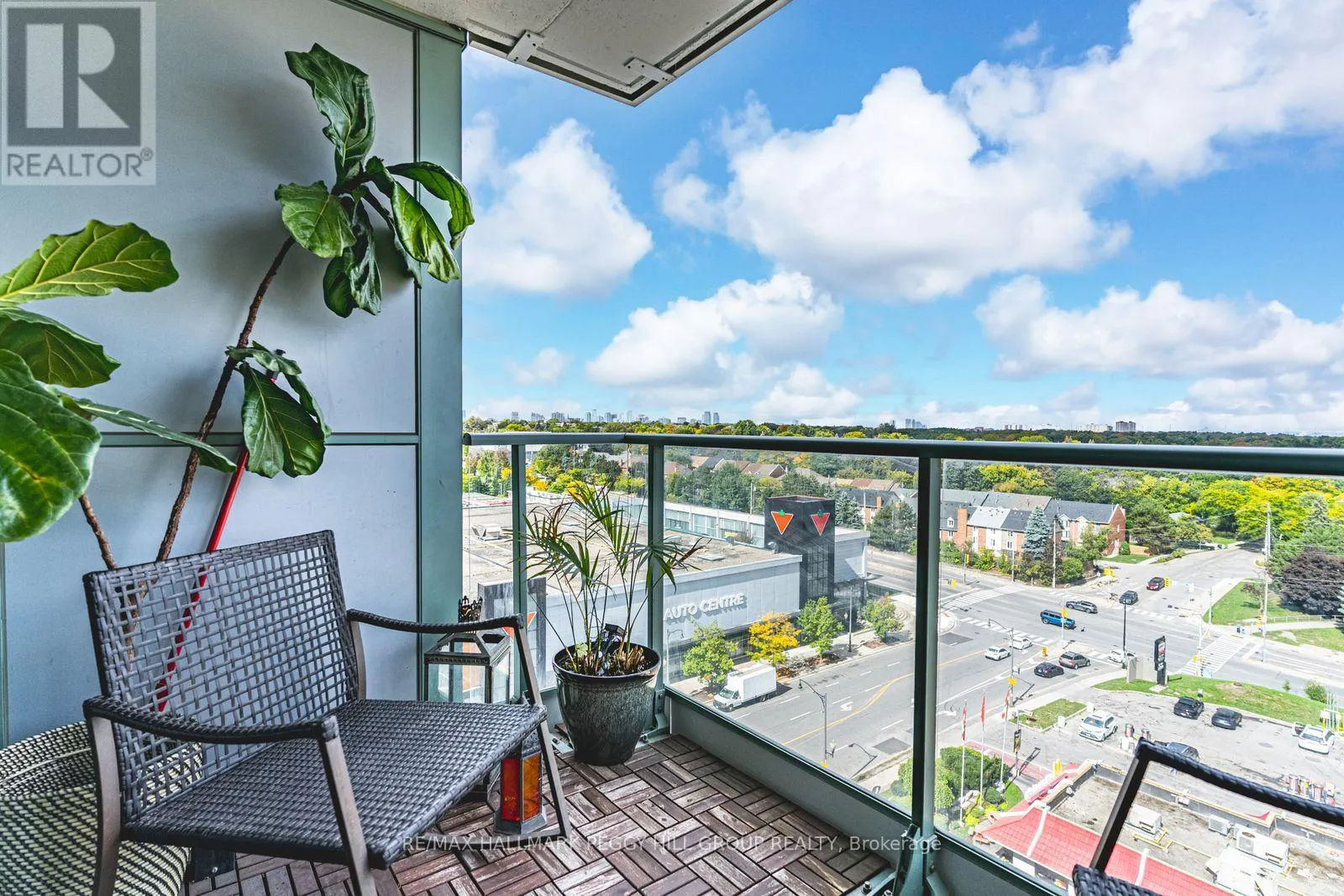 1106 - 15 SINGER COURT