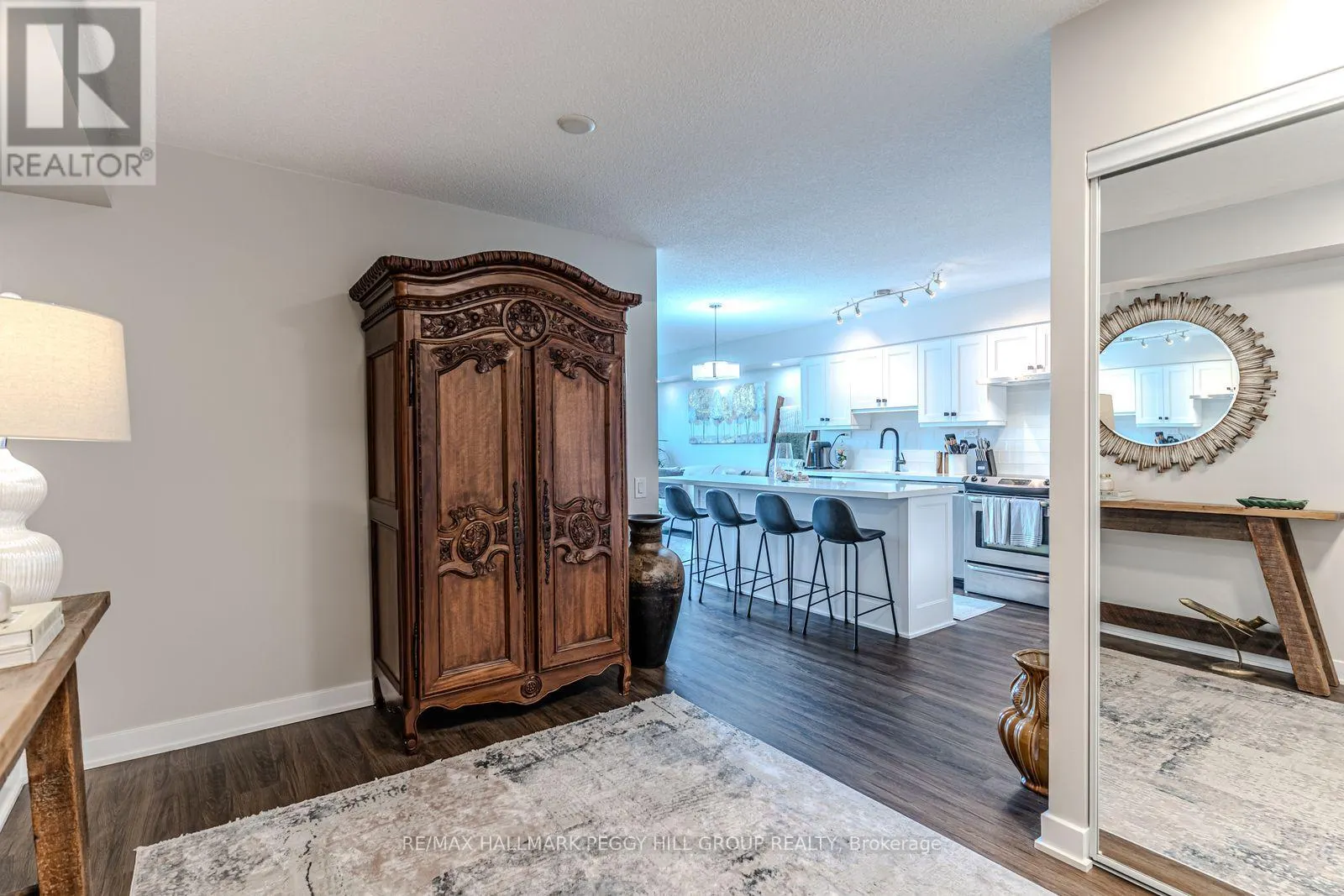 1106 - 15 SINGER COURT