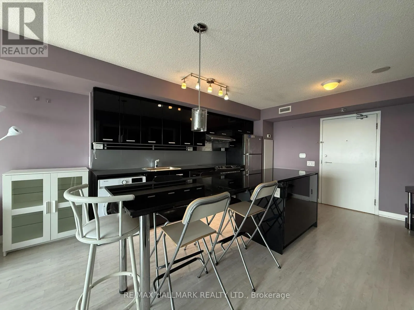 1725 - 19 SINGER COURT