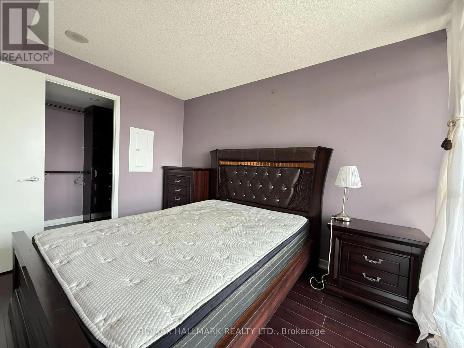 1725 - 19 SINGER COURT