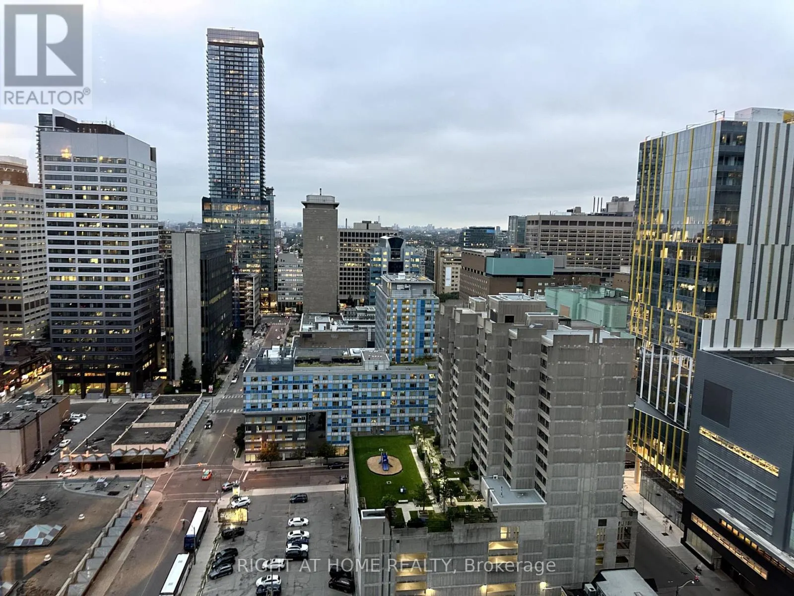 PH15 - 633 BAY STREET
