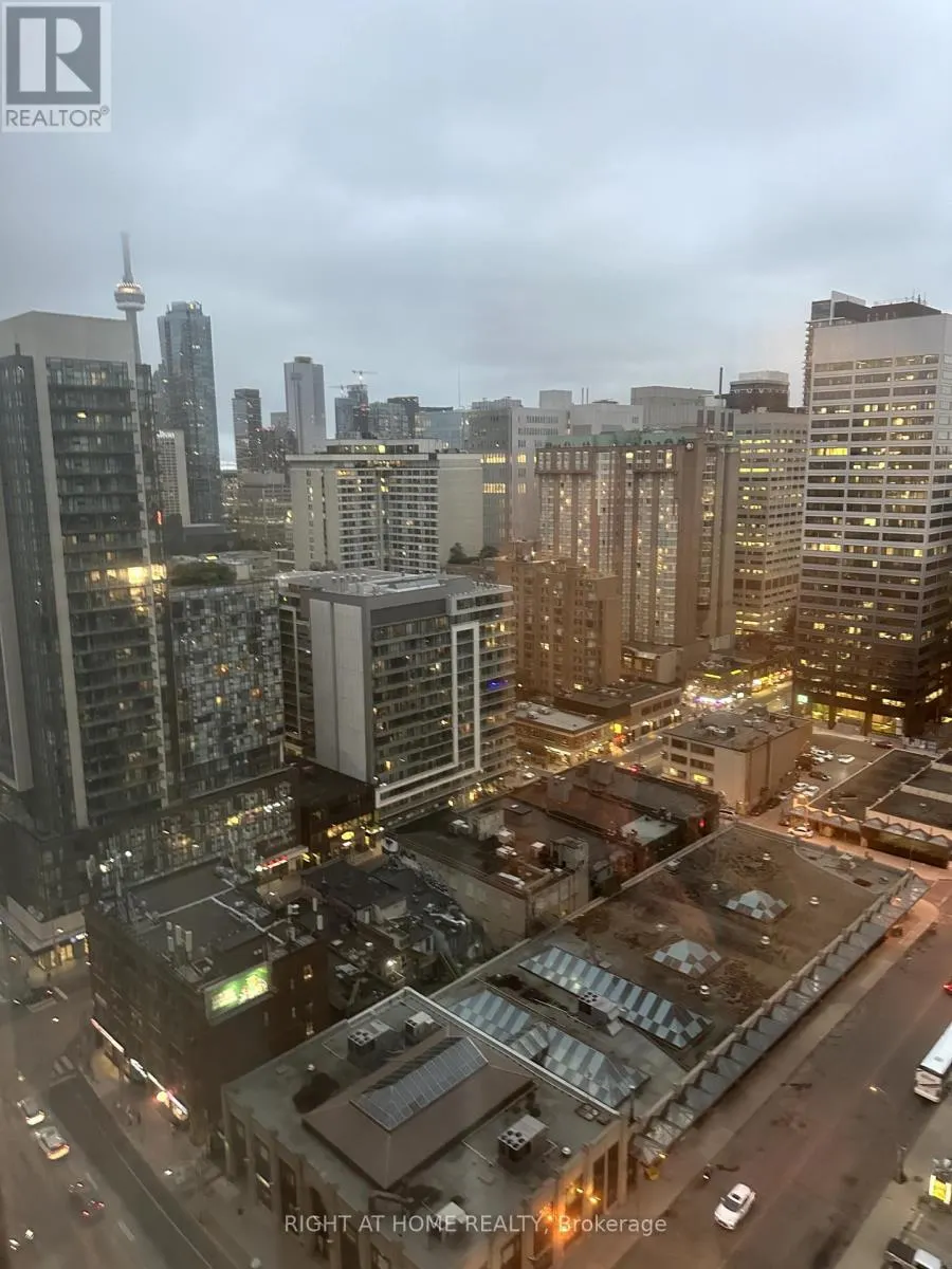 PH15 - 633 BAY STREET