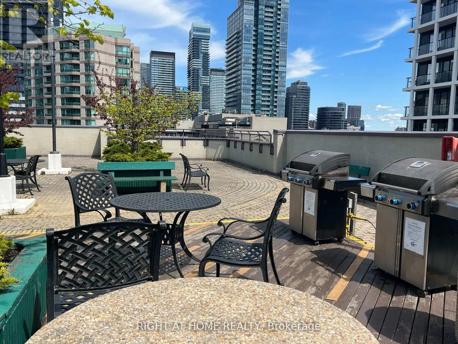 PH15 - 633 BAY STREET