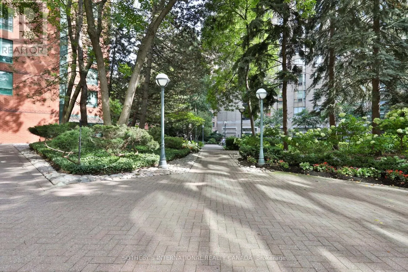 723 - 95 PRINCE ARTHUR DRIVE