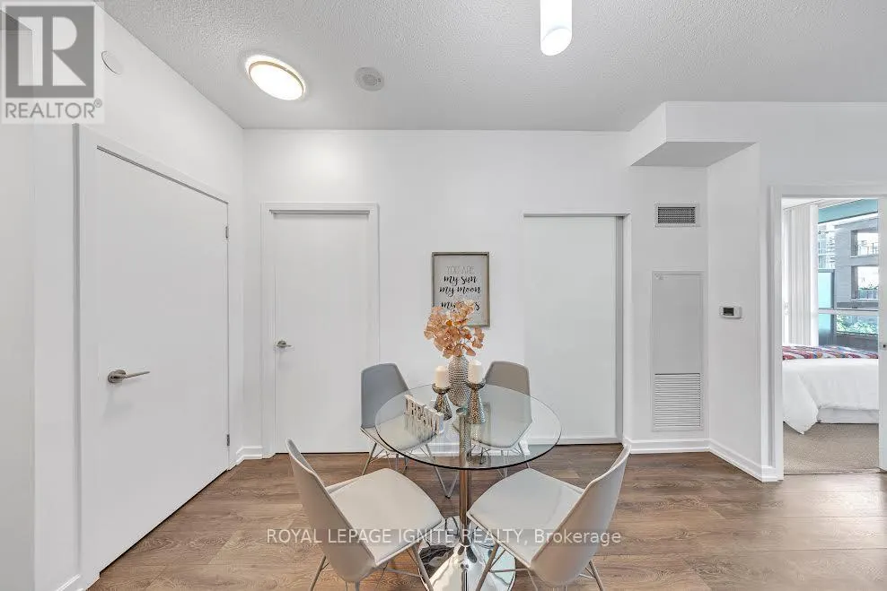 207 - 52 FOREST MANOR ROAD