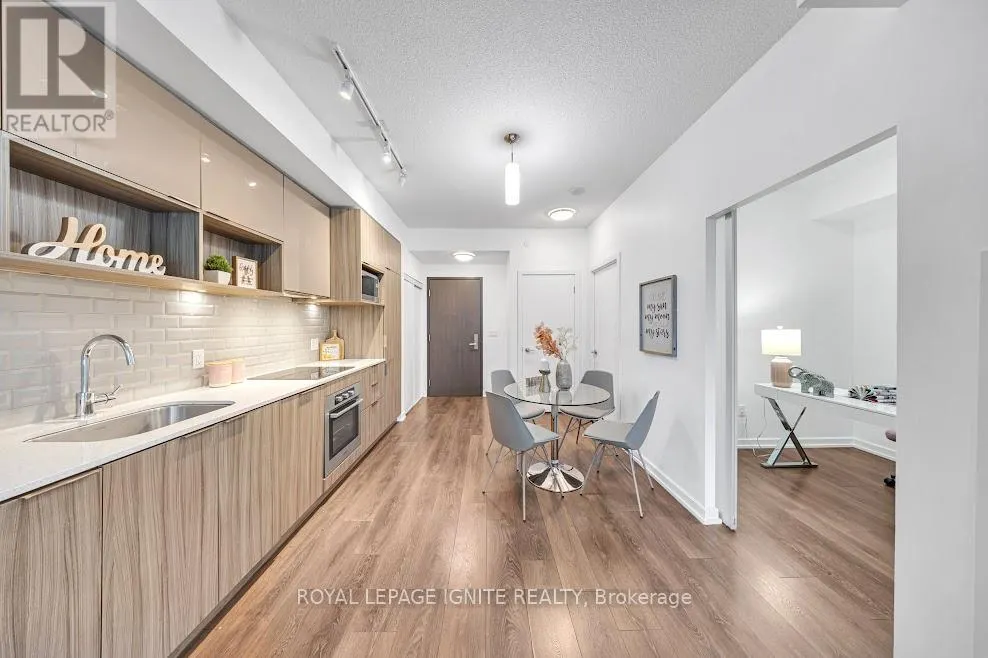 207 - 52 FOREST MANOR ROAD