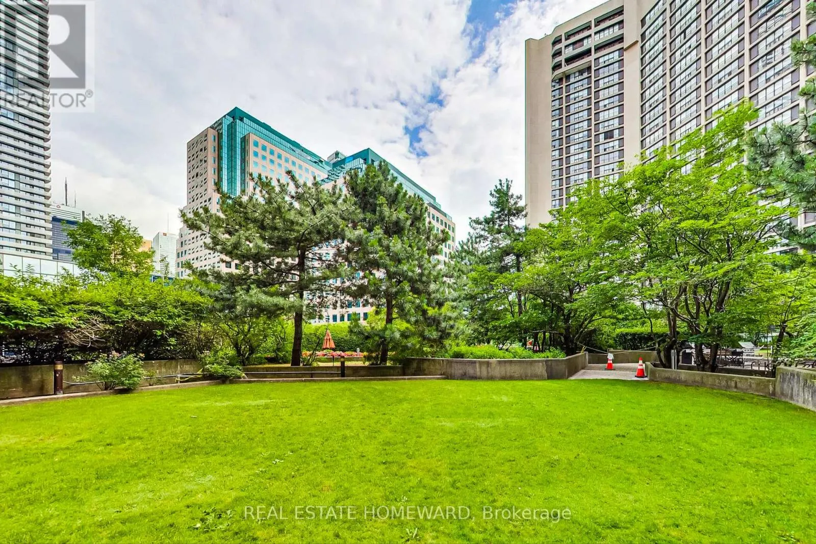 3612 - 55 HARBOUR SQUARE