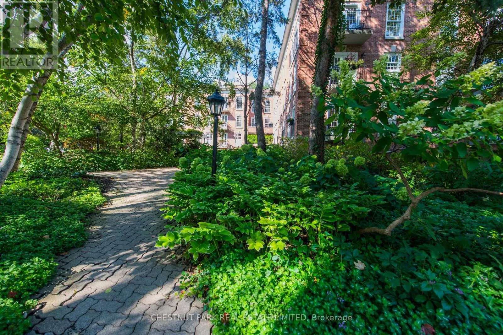 4 - 94 CRESCENT ROAD
