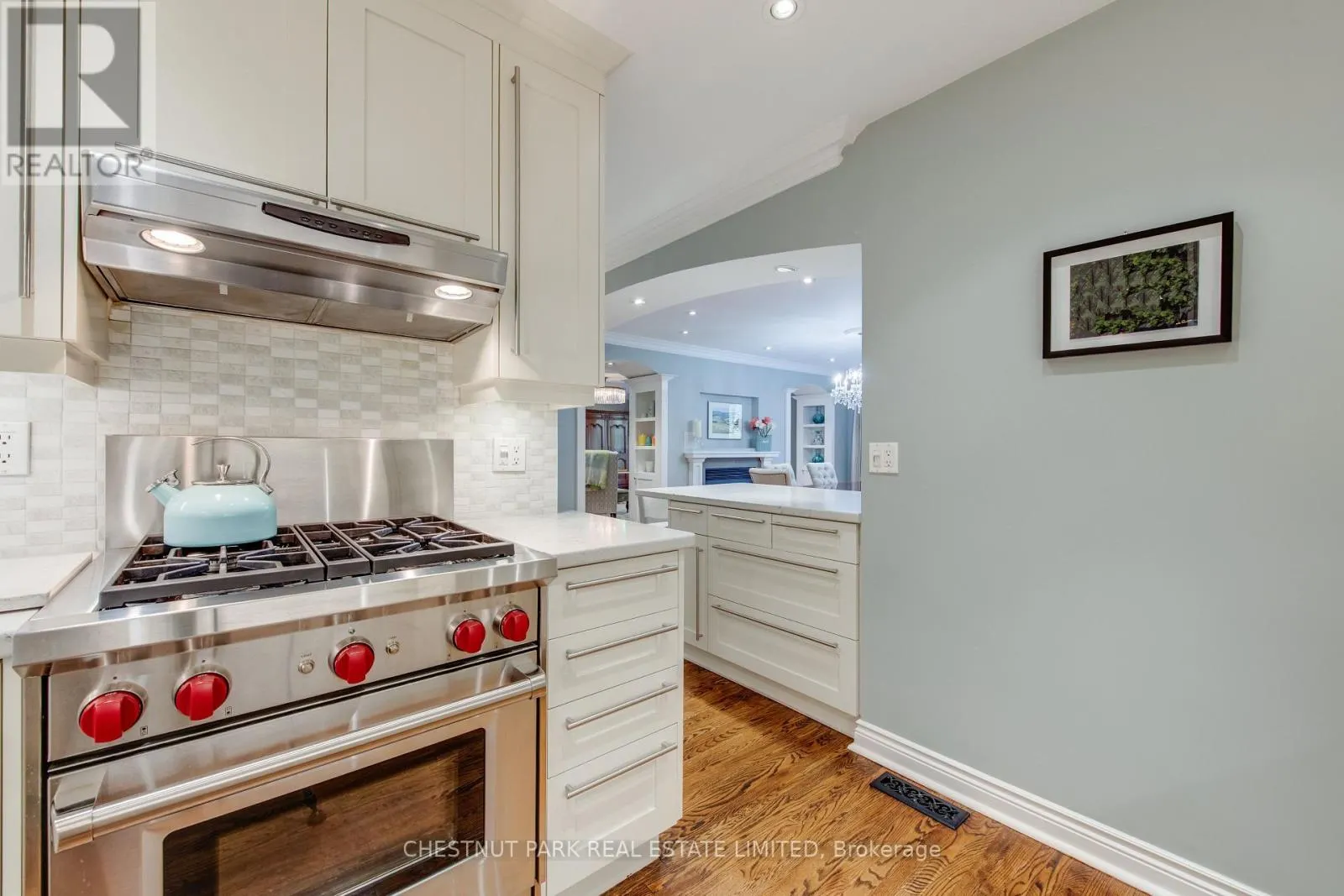 4 - 94 CRESCENT ROAD