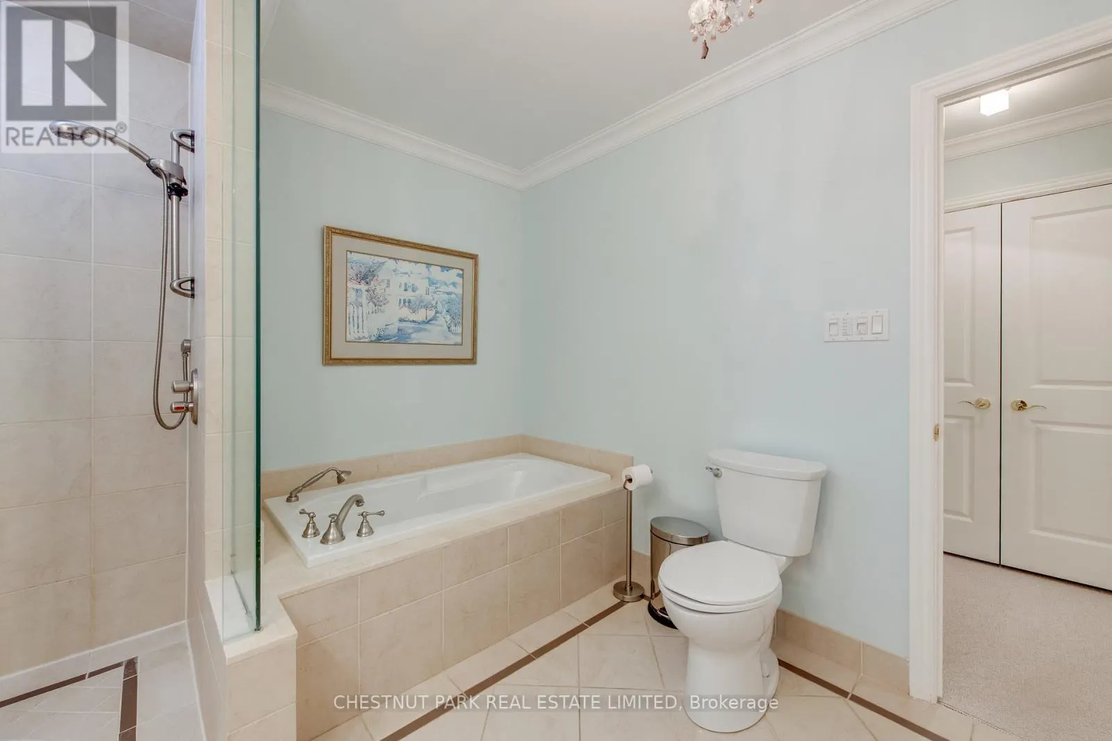 4 - 94 CRESCENT ROAD