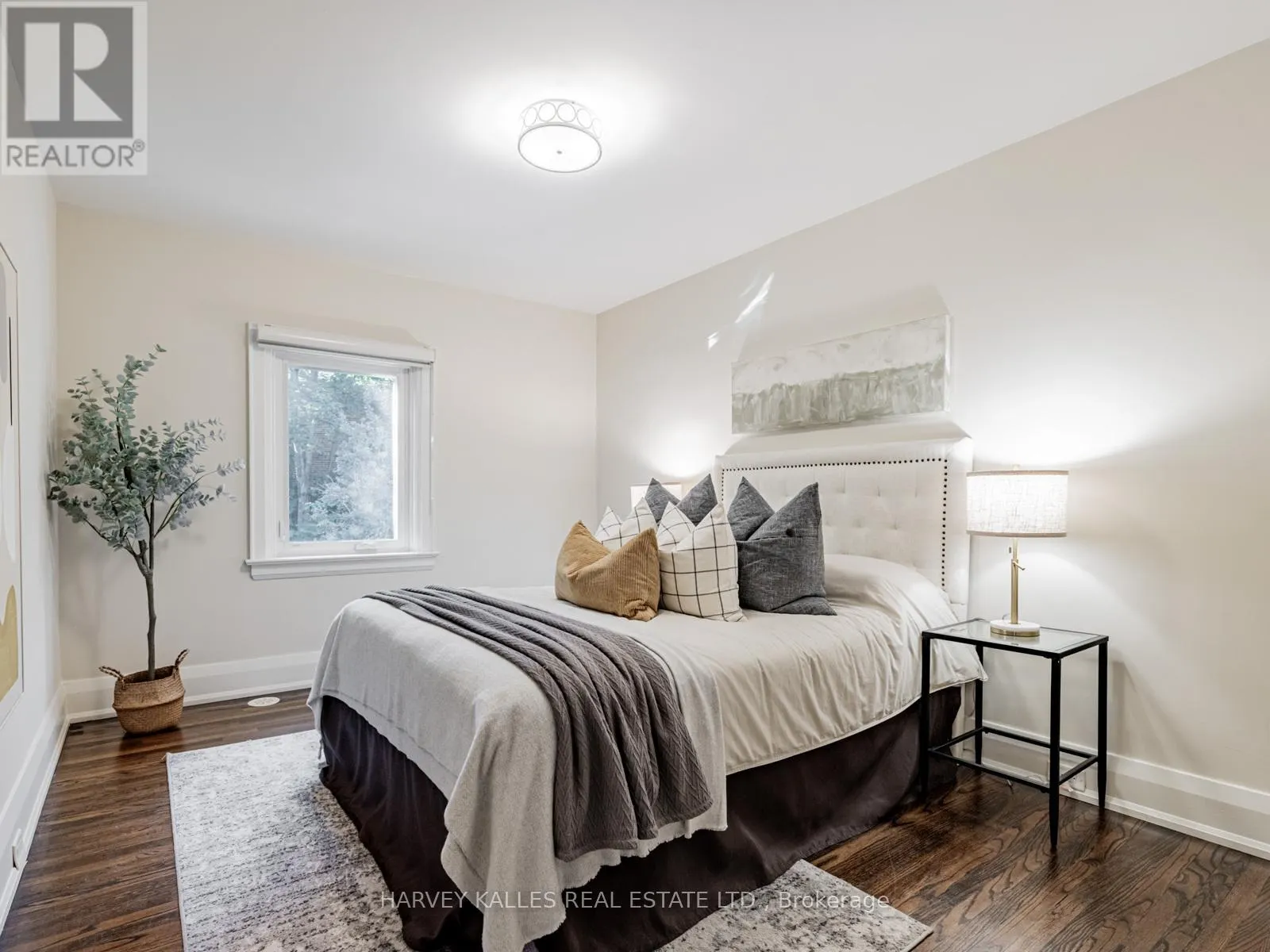 566 ORIOLE PARKWAY