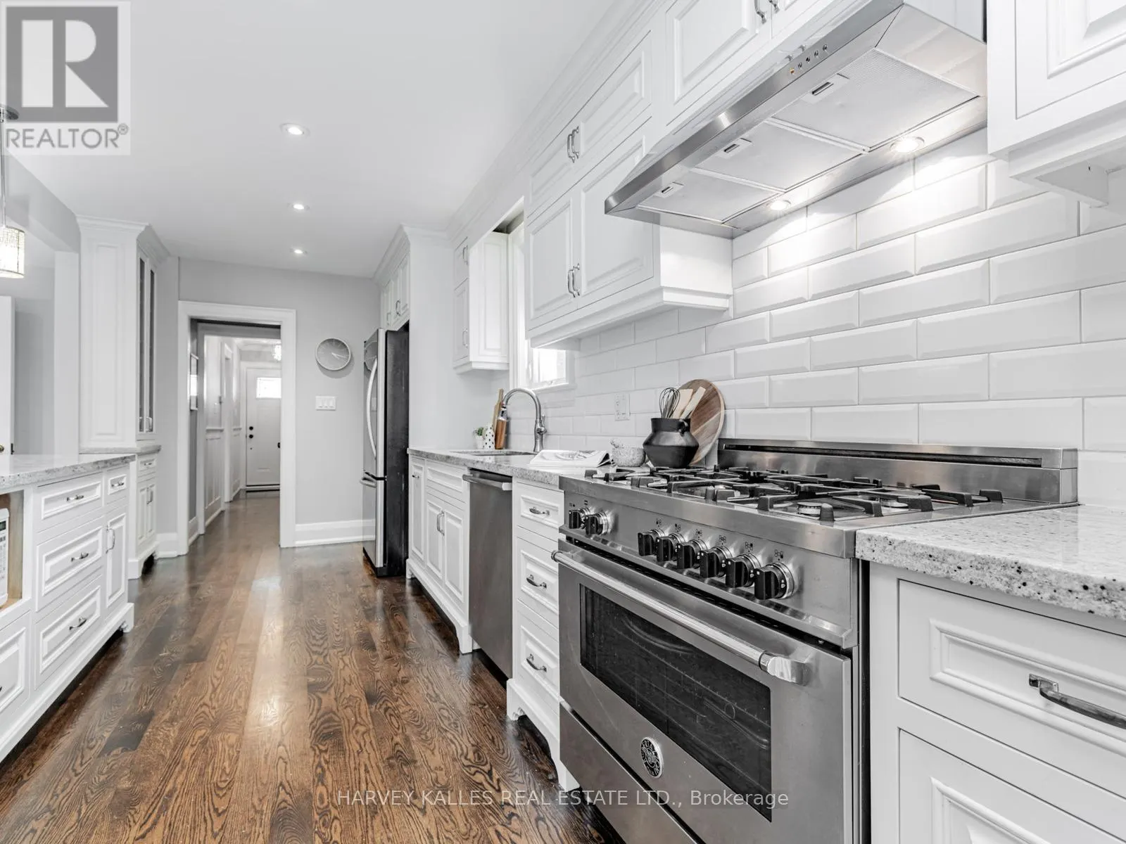 566 ORIOLE PARKWAY