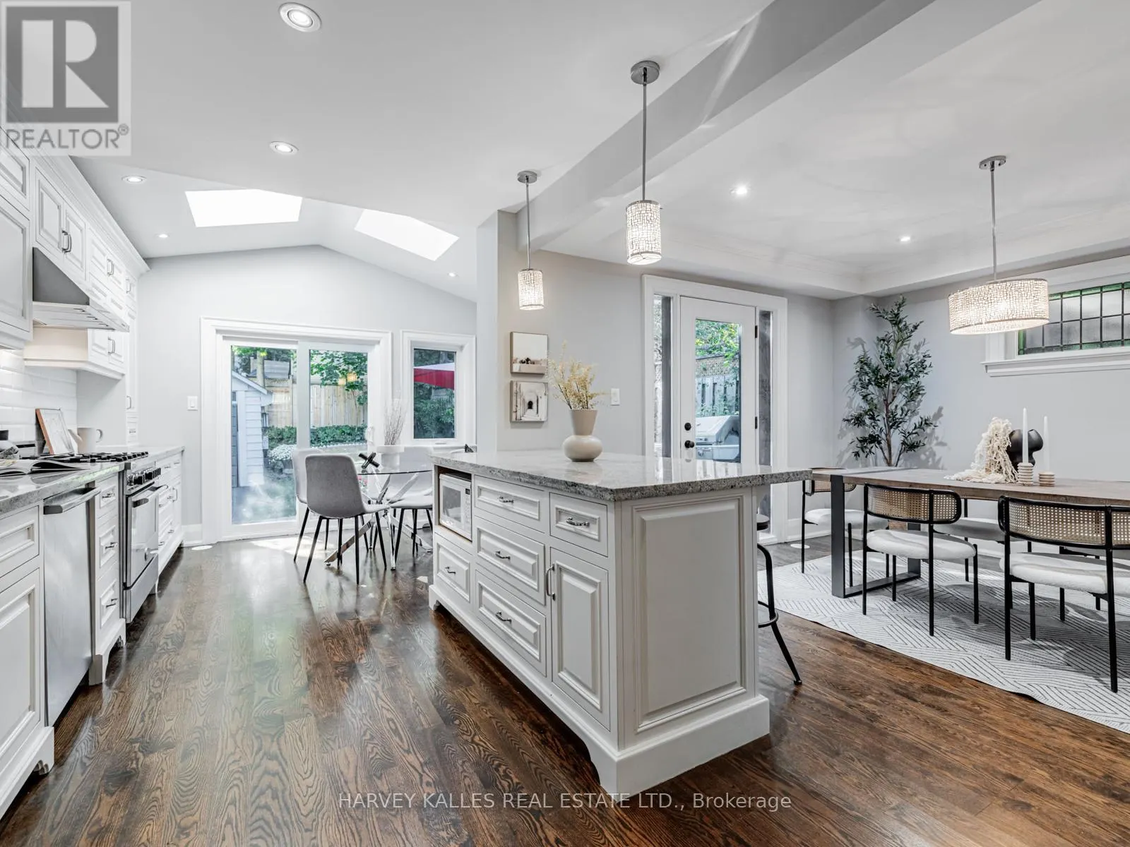 566 ORIOLE PARKWAY