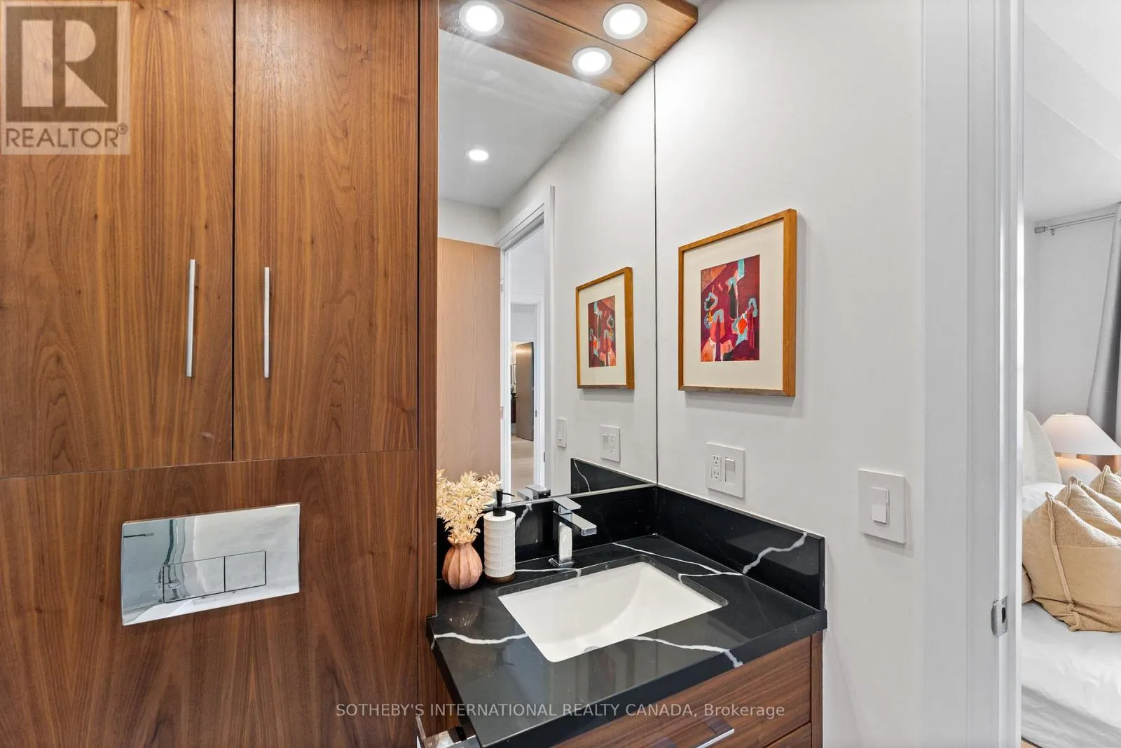1406 - 438 RICHMOND STREET W