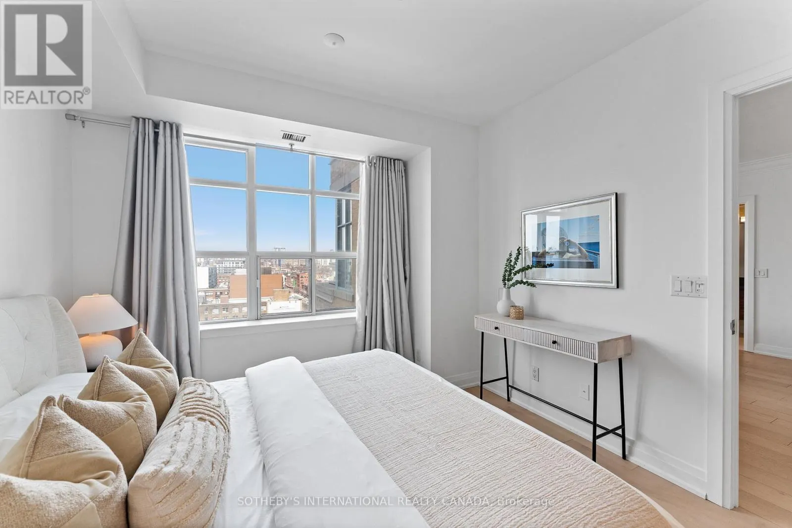 1406 - 438 RICHMOND STREET W