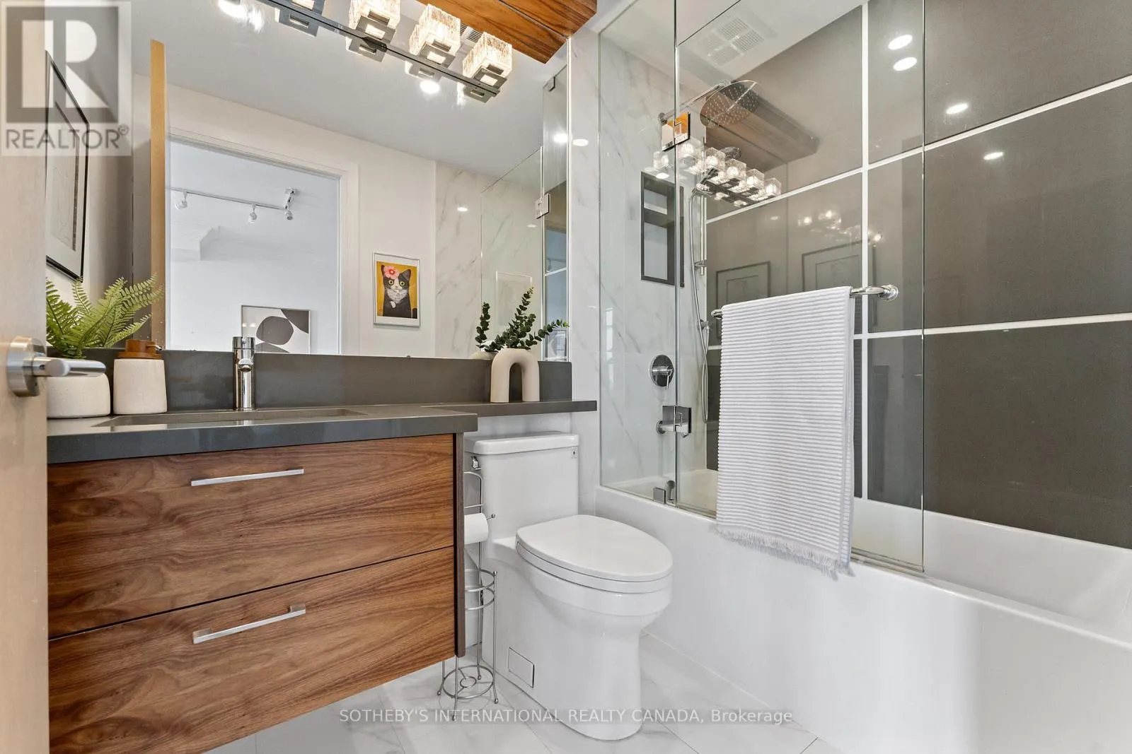 1406 - 438 RICHMOND STREET W