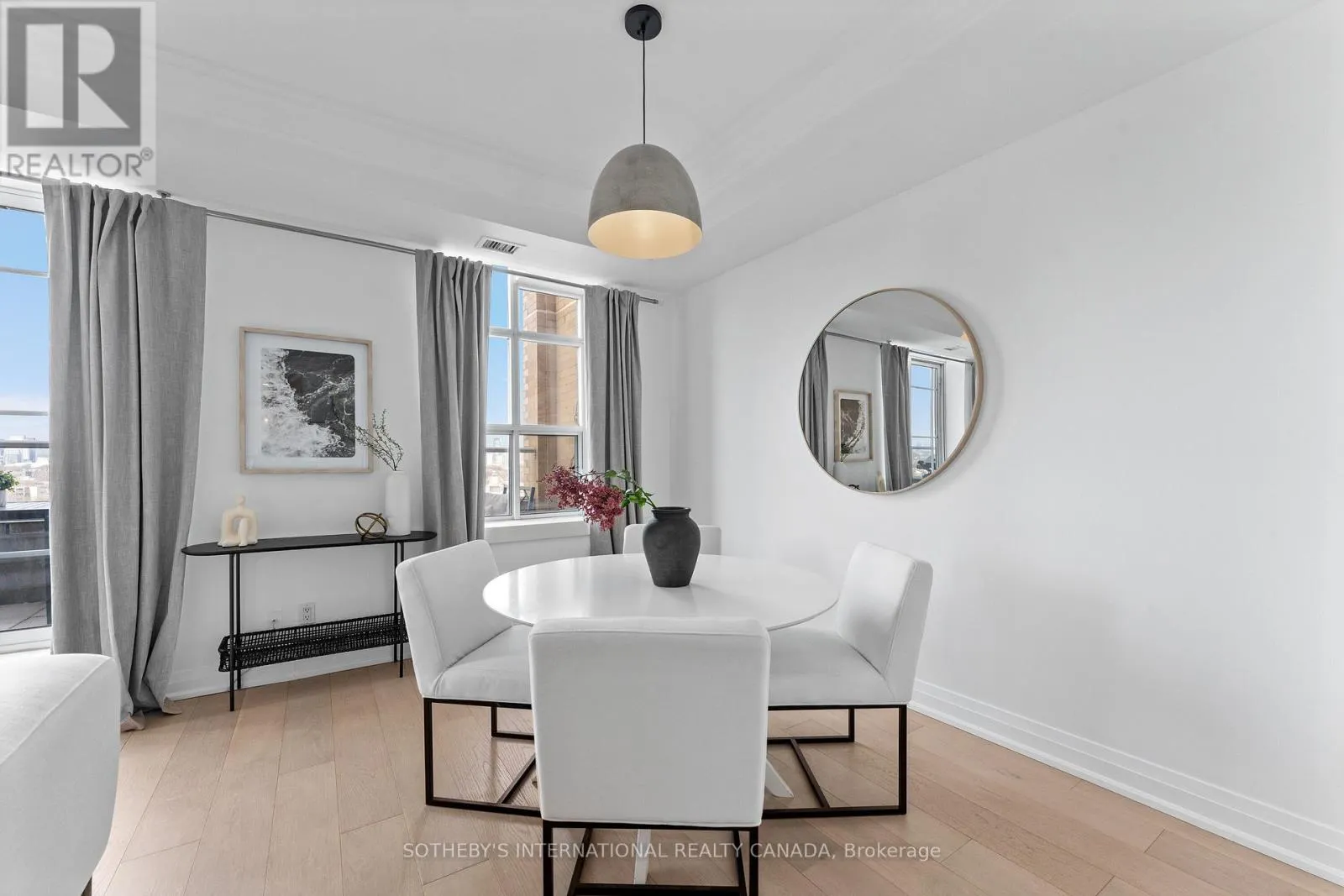 1406 - 438 RICHMOND STREET W