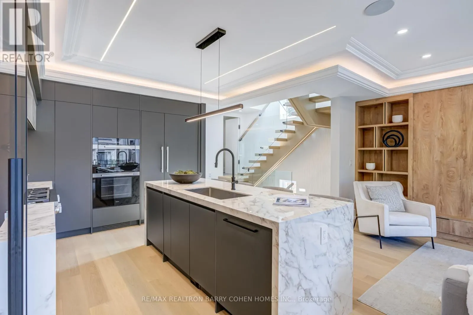 594 BROADWAY AVENUE