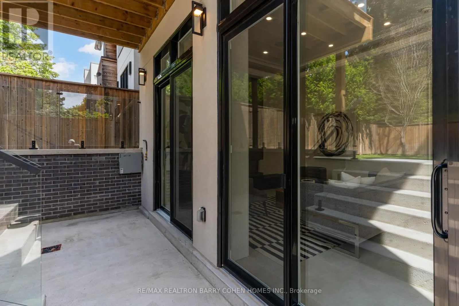 594 BROADWAY AVENUE