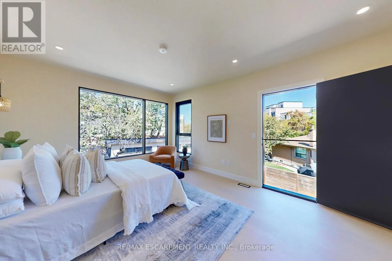 28 DUNSMORE GARDENS