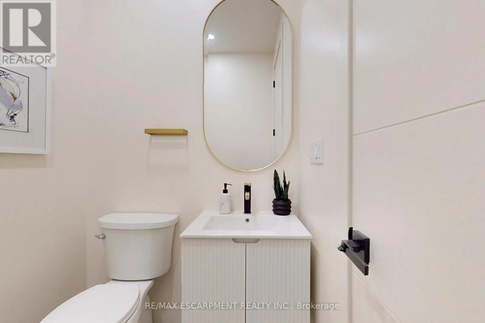28 DUNSMORE GARDENS