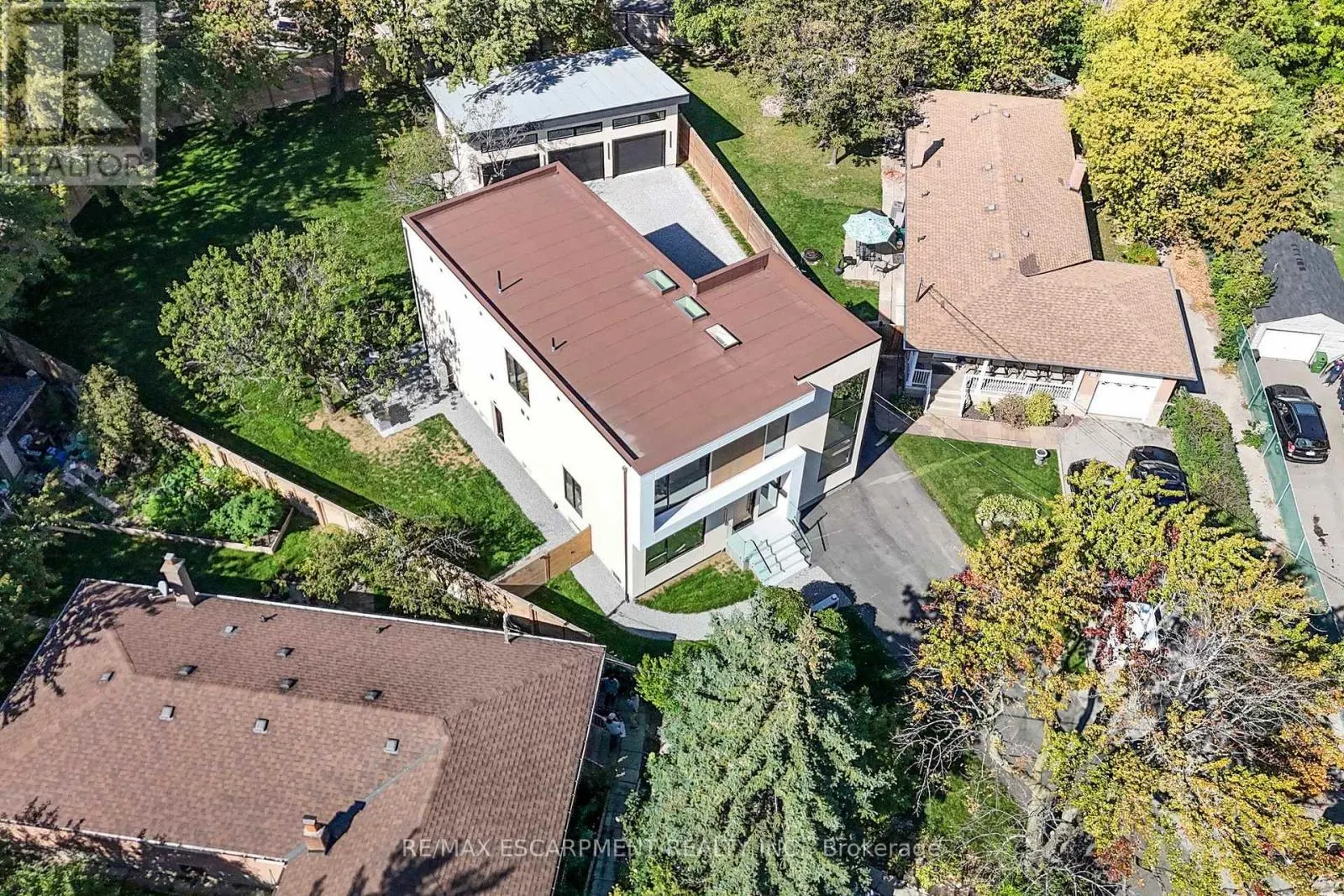 28 DUNSMORE GARDENS