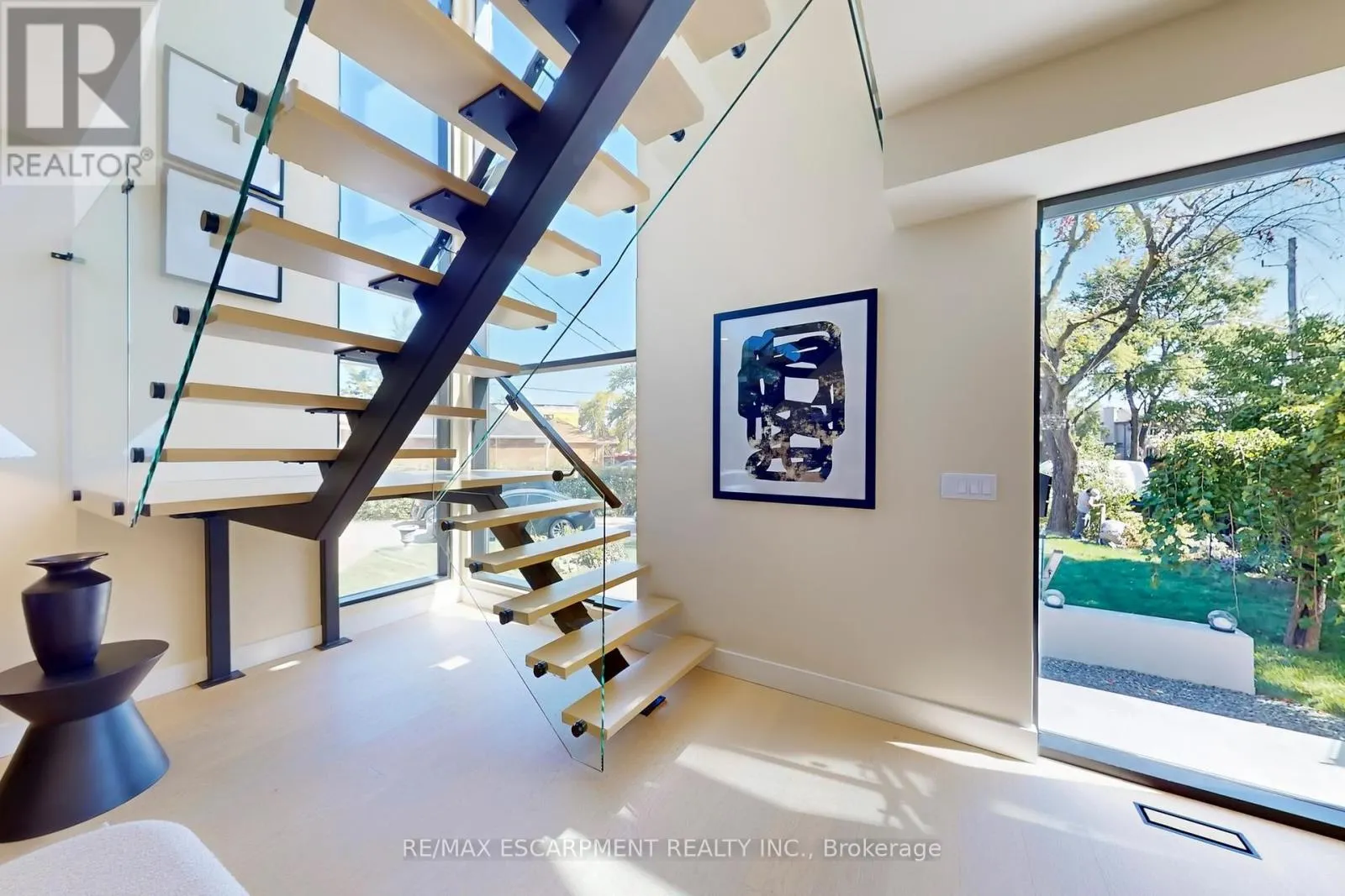 28 DUNSMORE GARDENS