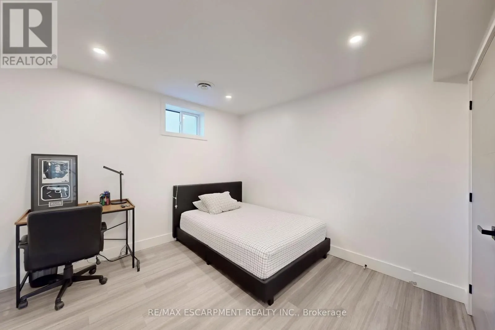 28 DUNSMORE GARDENS