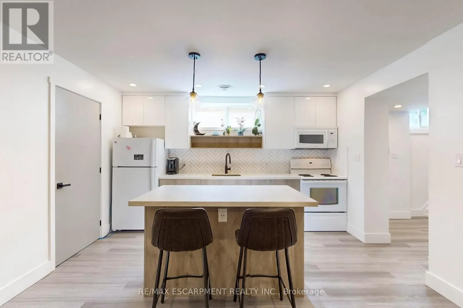 28 DUNSMORE GARDENS