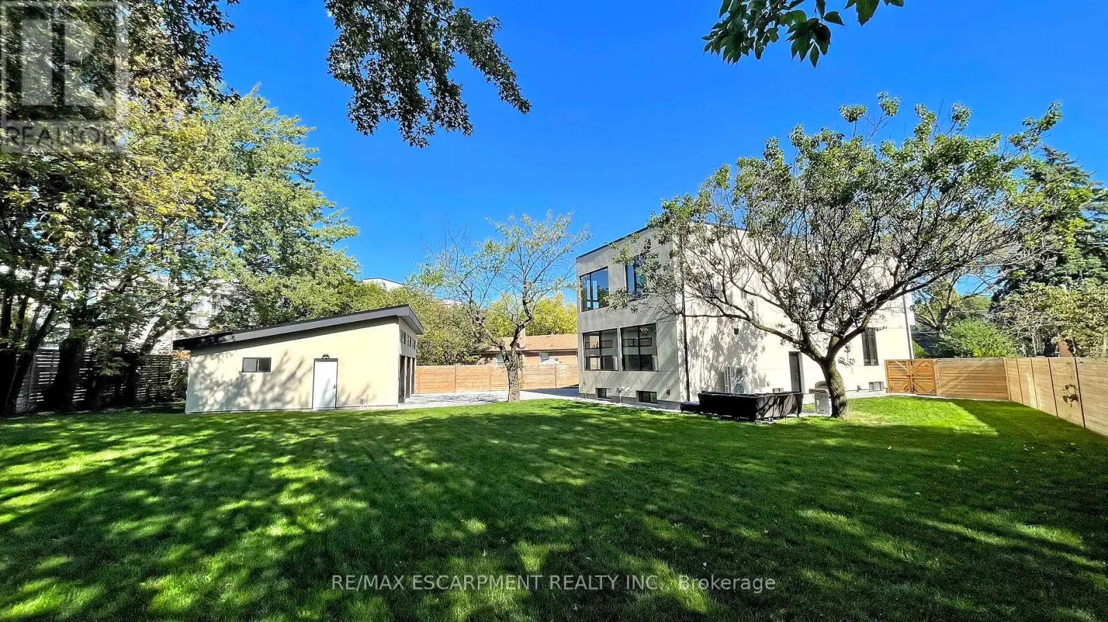28 DUNSMORE GARDENS