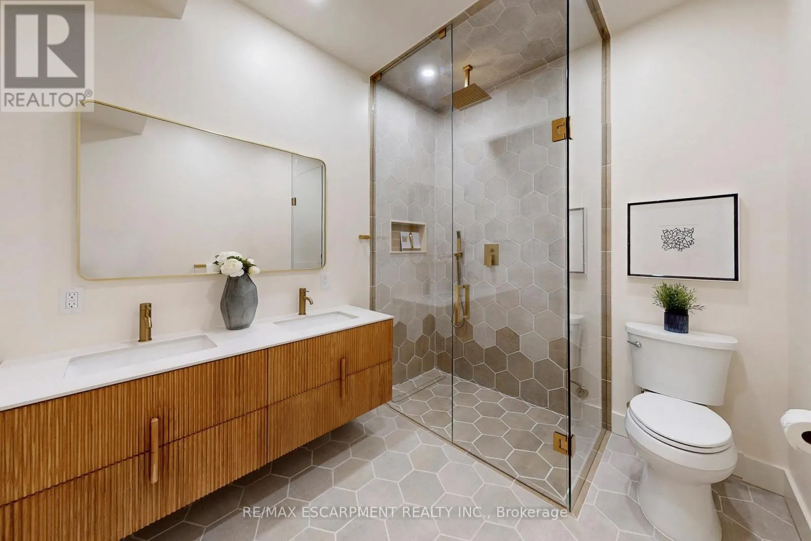 28 DUNSMORE GARDENS