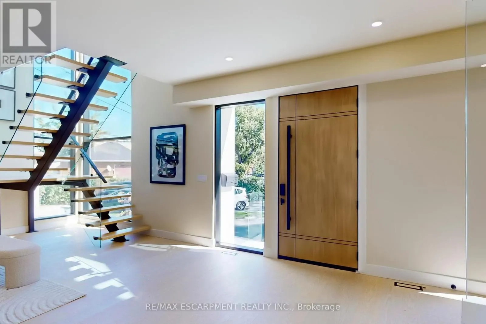 28 DUNSMORE GARDENS