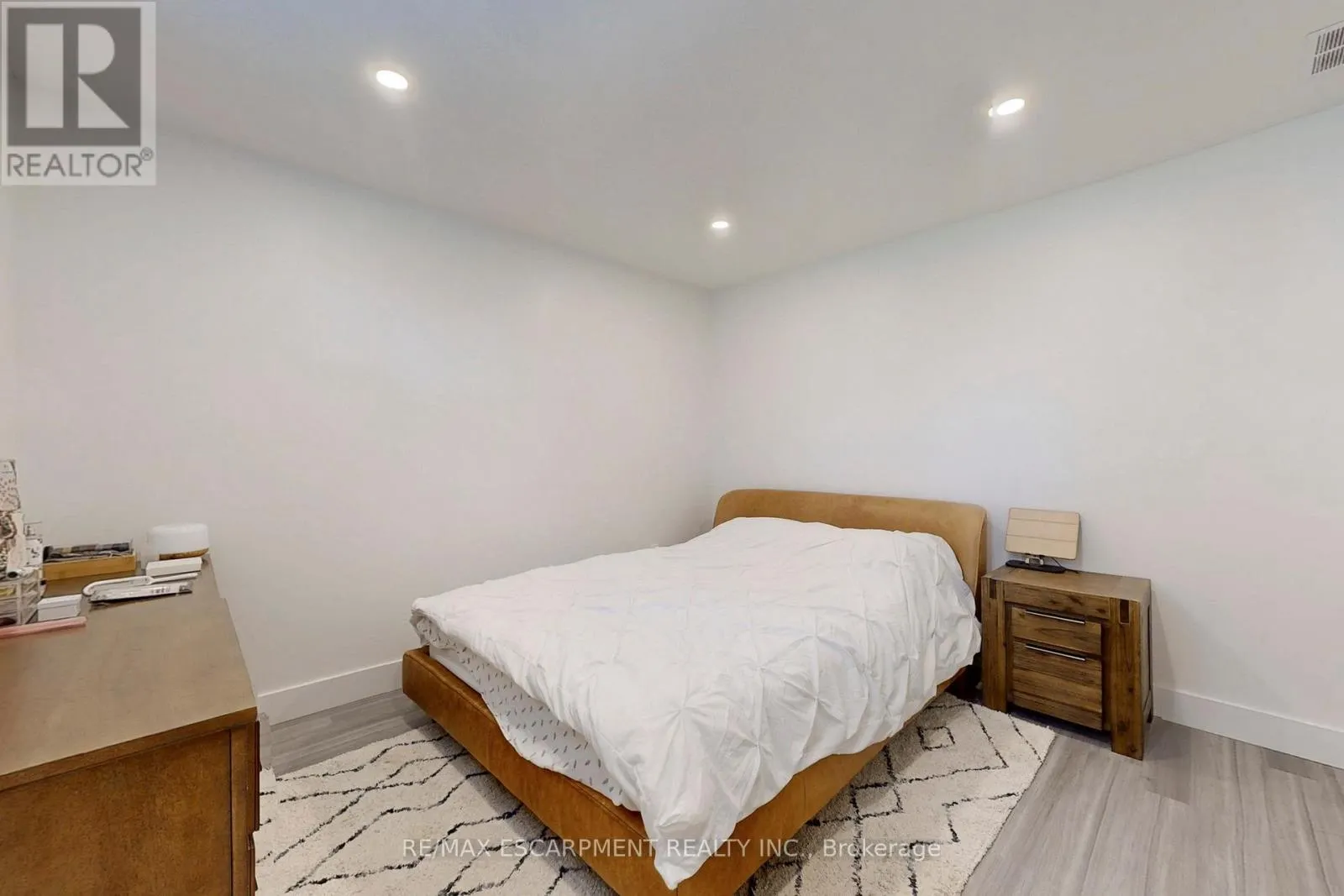 28 DUNSMORE GARDENS