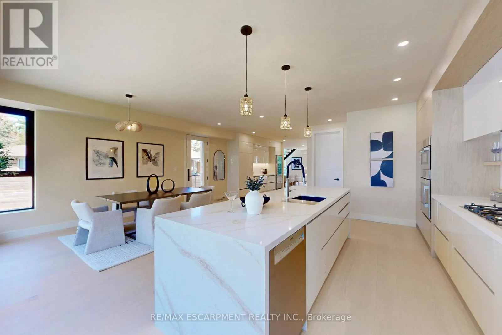 28 DUNSMORE GARDENS