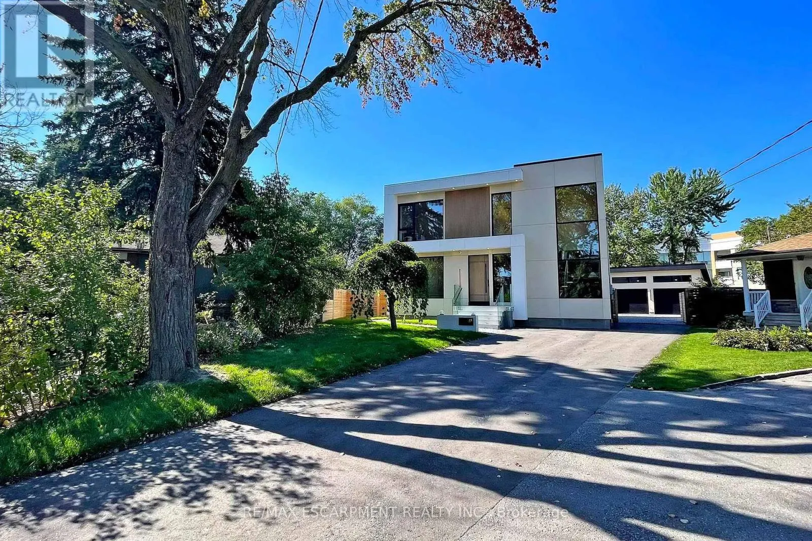 28 DUNSMORE GARDENS