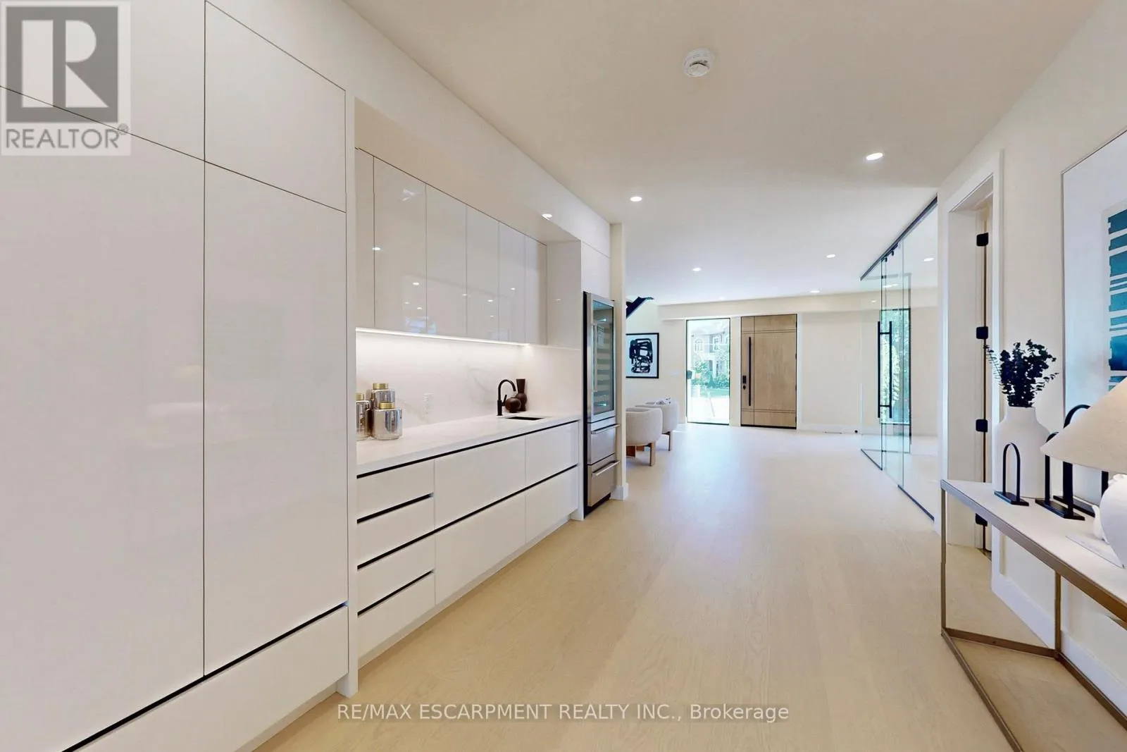 28 DUNSMORE GARDENS