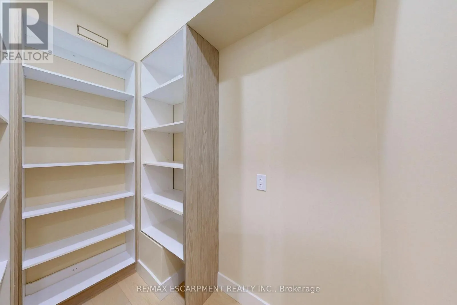 28 DUNSMORE GARDENS