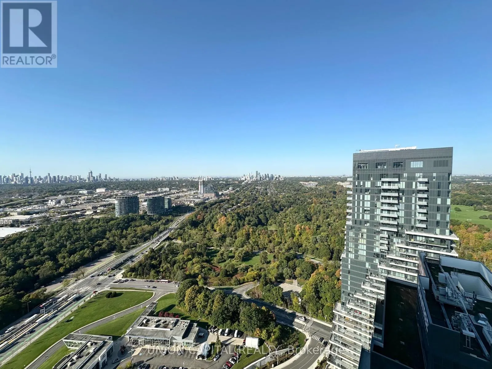 4102 - 30 INN ON THE PARK DRIVE