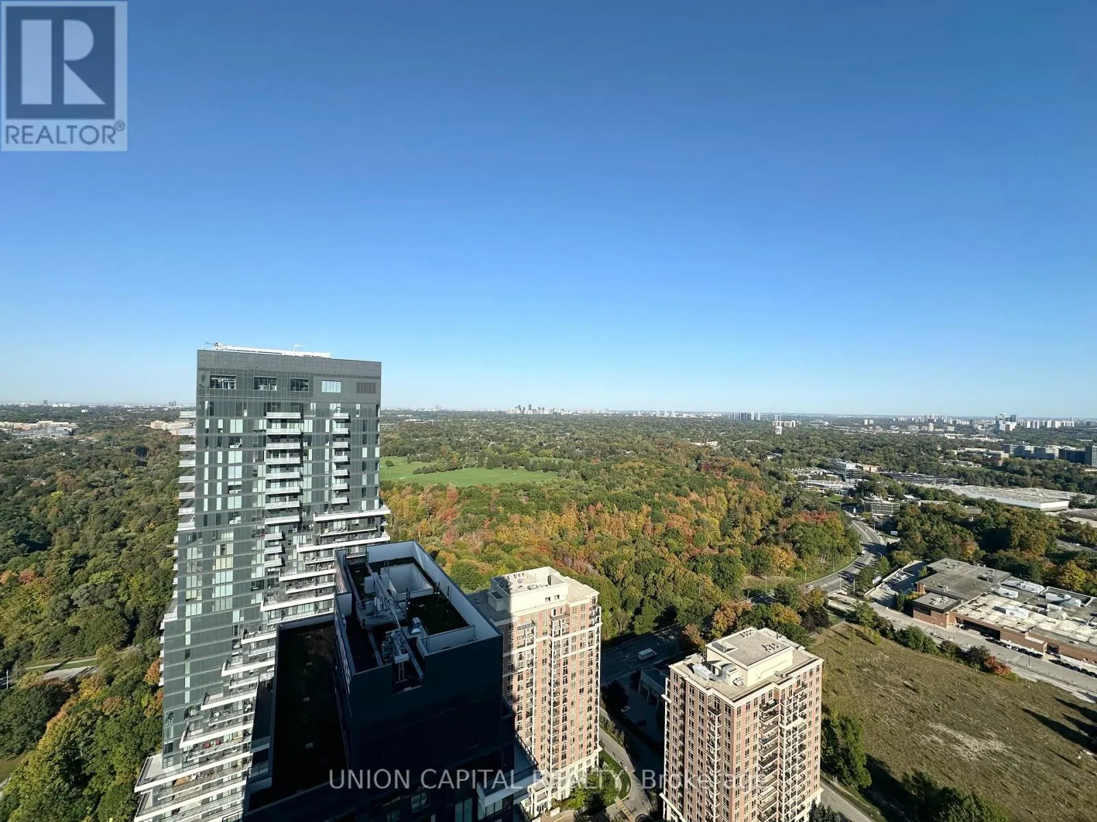 4102 - 30 INN ON THE PARK DRIVE