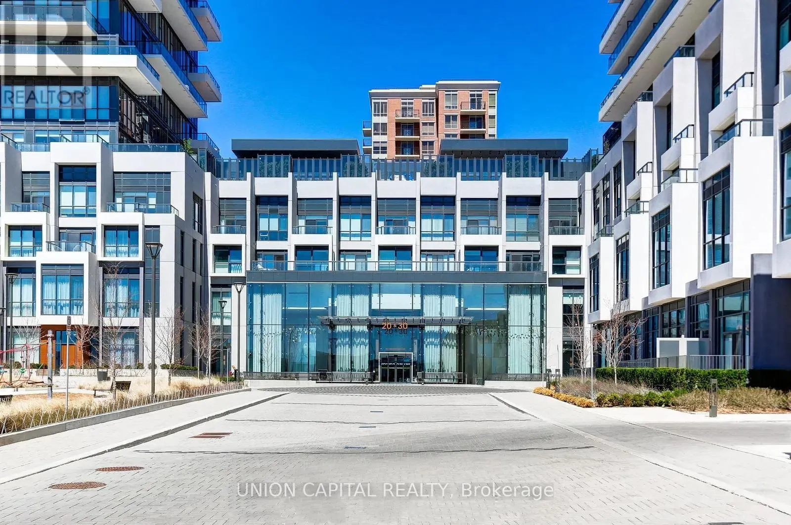 4102 - 30 INN ON THE PARK DRIVE