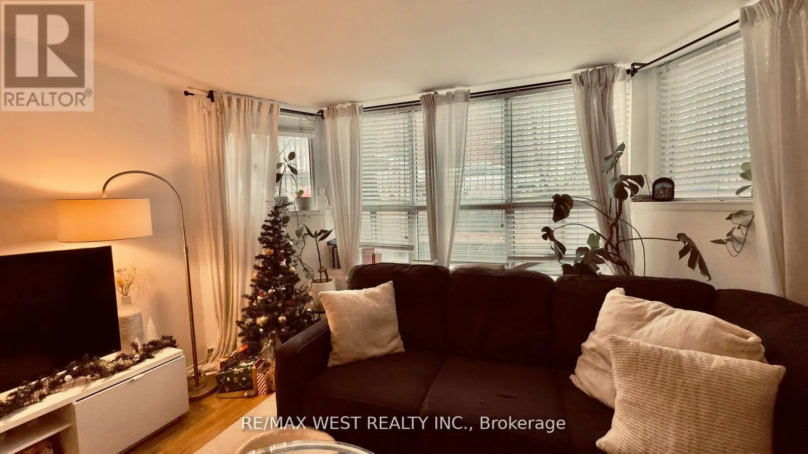 1061 BATHURST STREET